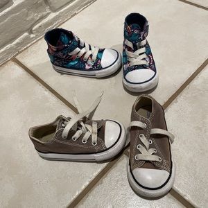 2 pairs of Converse